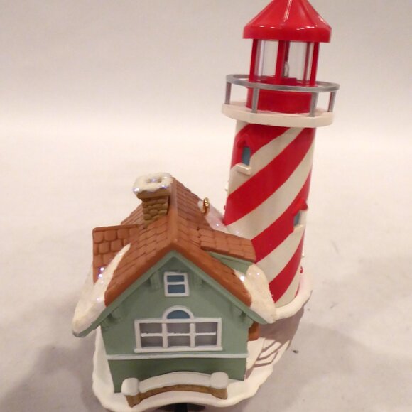 NEW 2003 HALLMARK LIGHTHOUSE GREETINGS #7 MAGIC LIGHT UP KEEPSAKE ORNAMENT - Picture 2 of 12